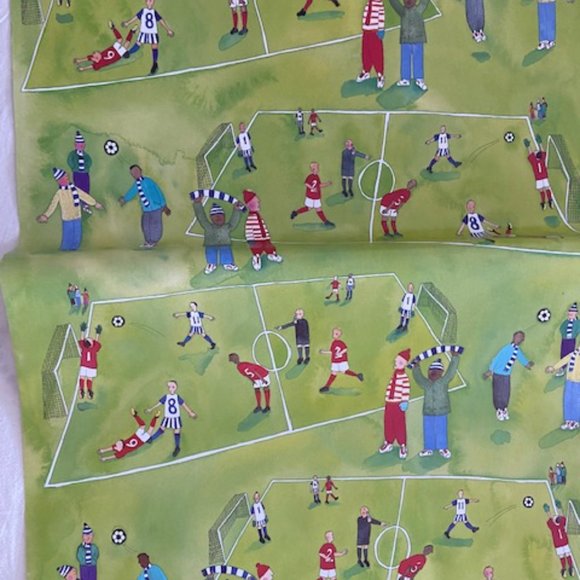 - Thick quality smooth shiny gift wrap paper - Picture 15 of 16